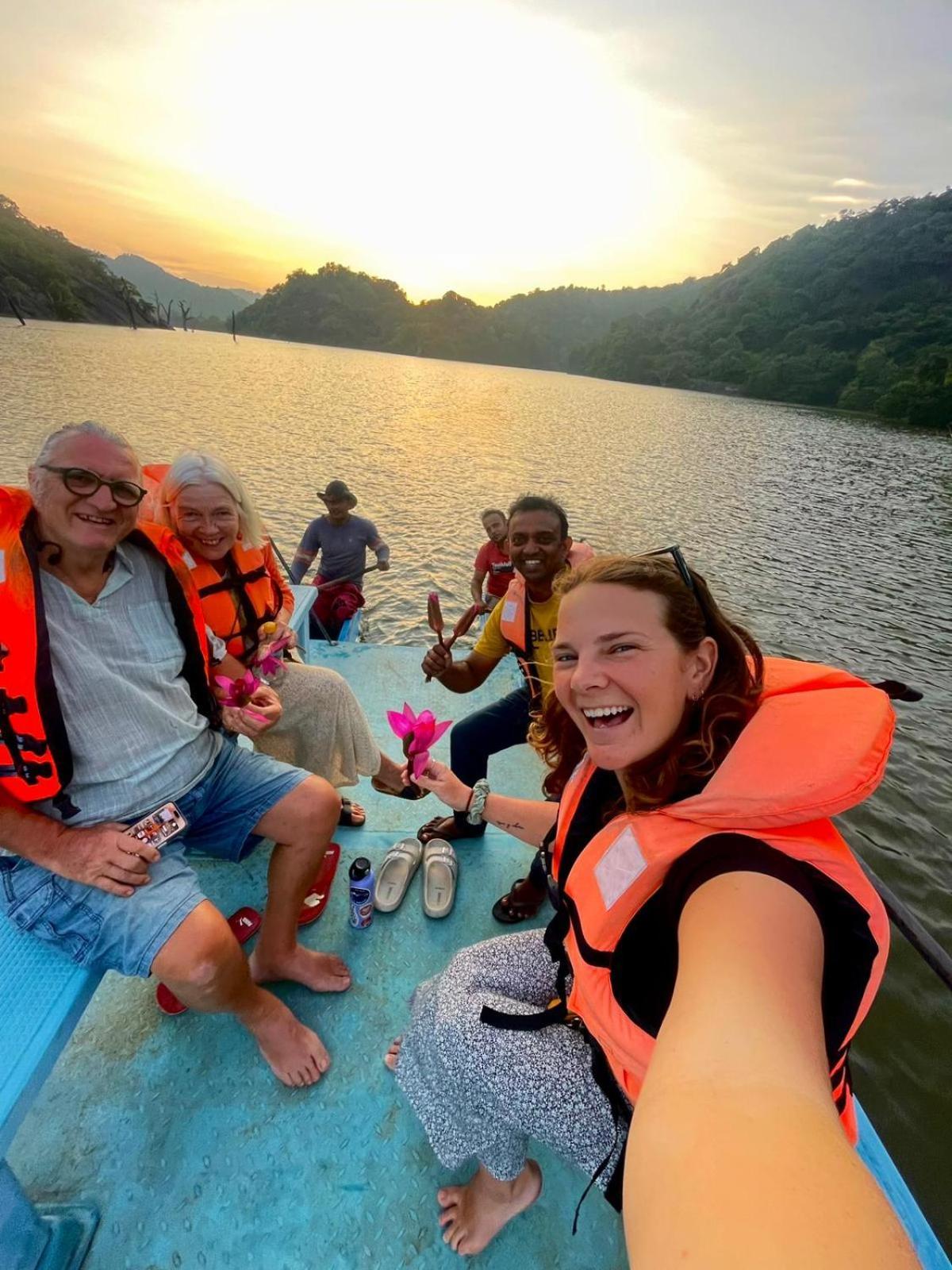Thomasha Homestay เวลลาวายา ภายนอก รูปภาพ